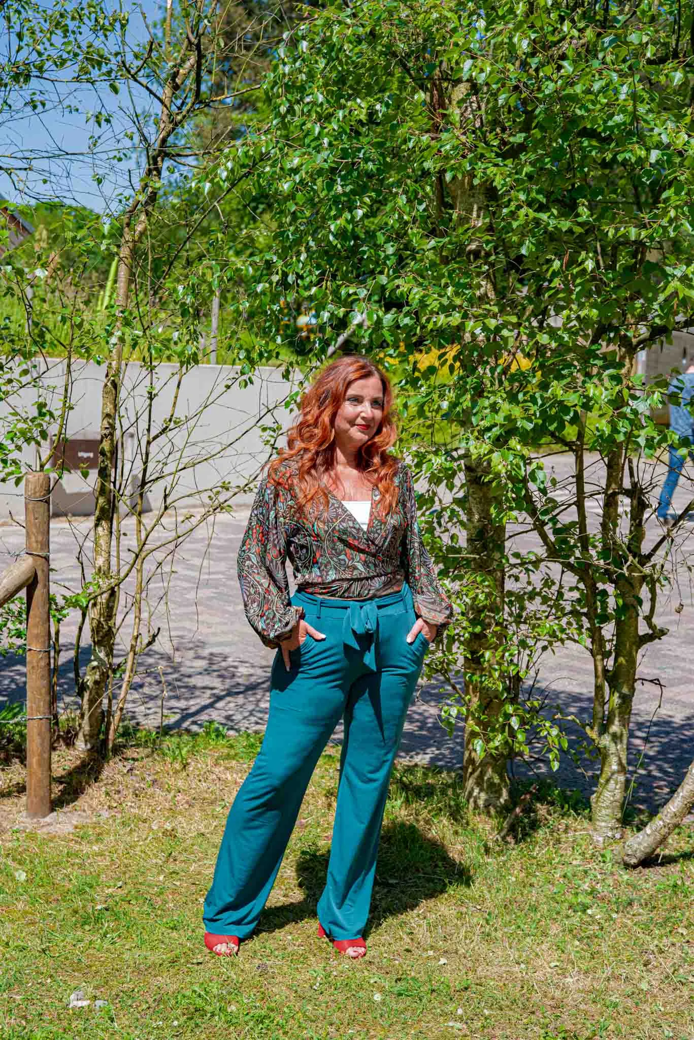 Butterfly wrap cardigan- brown - silkmix - elastic by arms